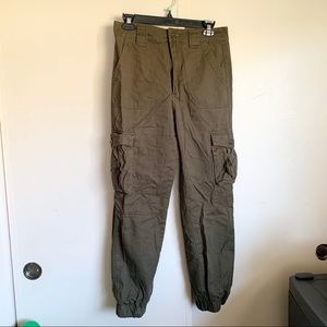 F21 Olive green Cargo Pants size M